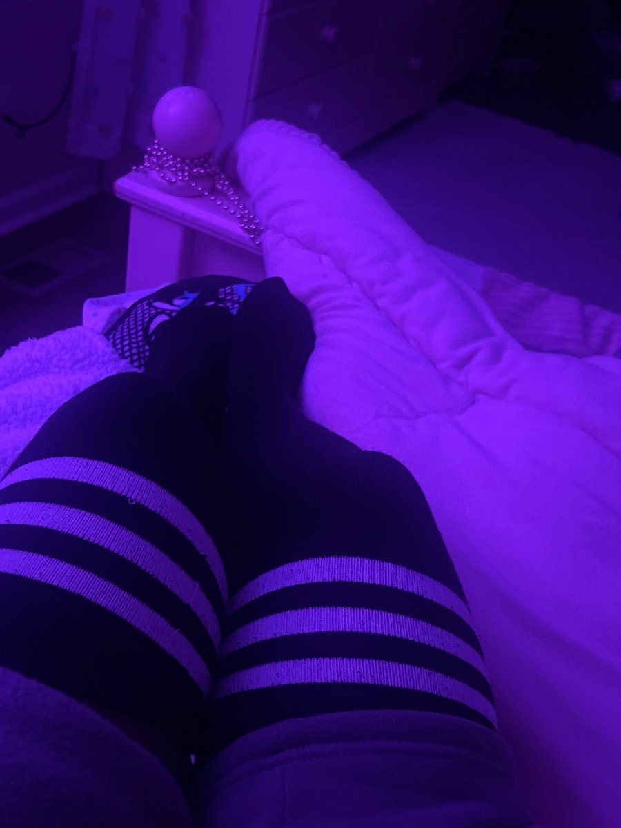 LunaRoseev's tweet photo. Thigh highs >:3 https://t.co/uvmSWP1Y1d