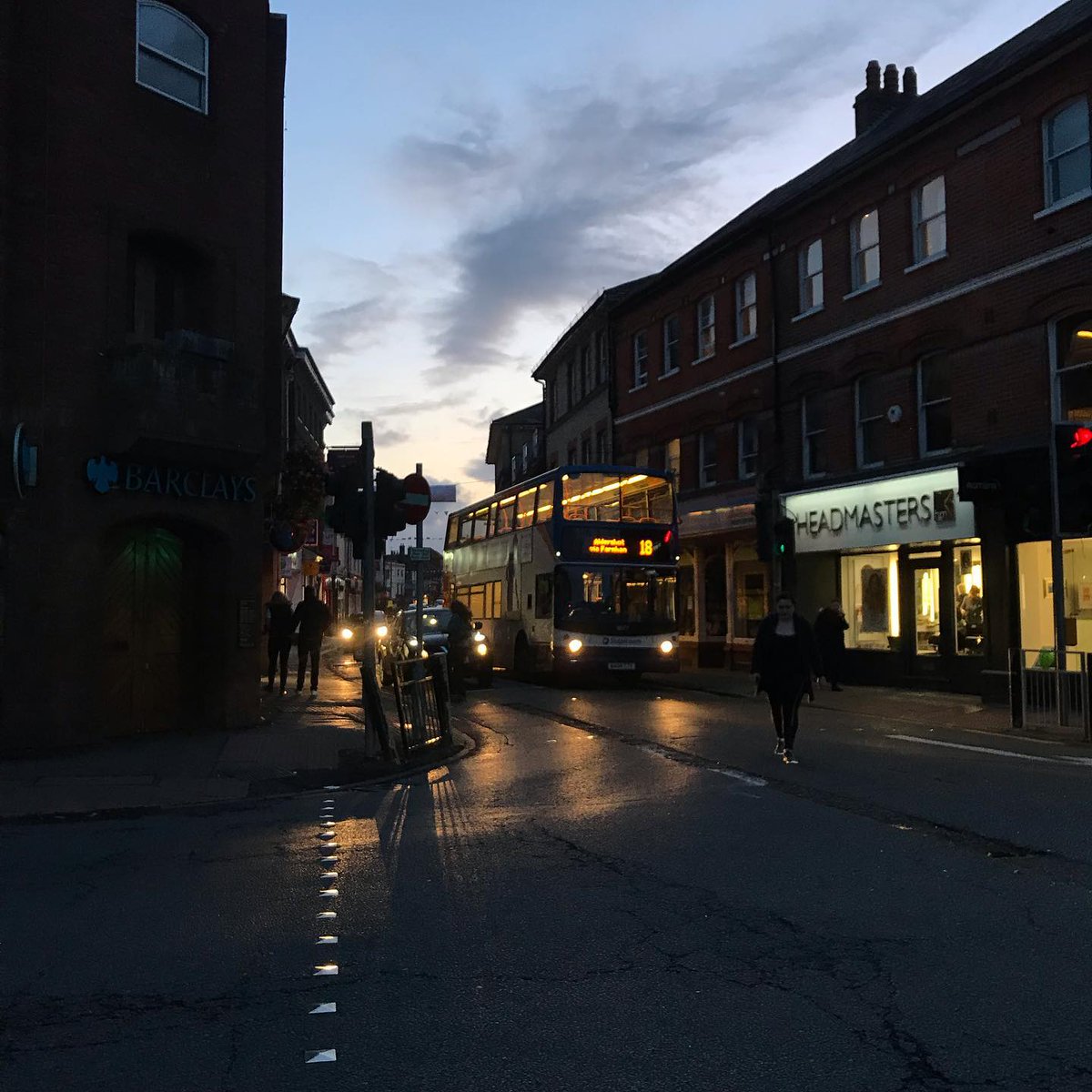 henrywrightbjv2's tweet photo. Road. When passing a street corner, the unexpected light looked quite beautiful. It reminded me of the cat bus in My Neighbor Totoro. https://t.co/Aw9qDp0wYi