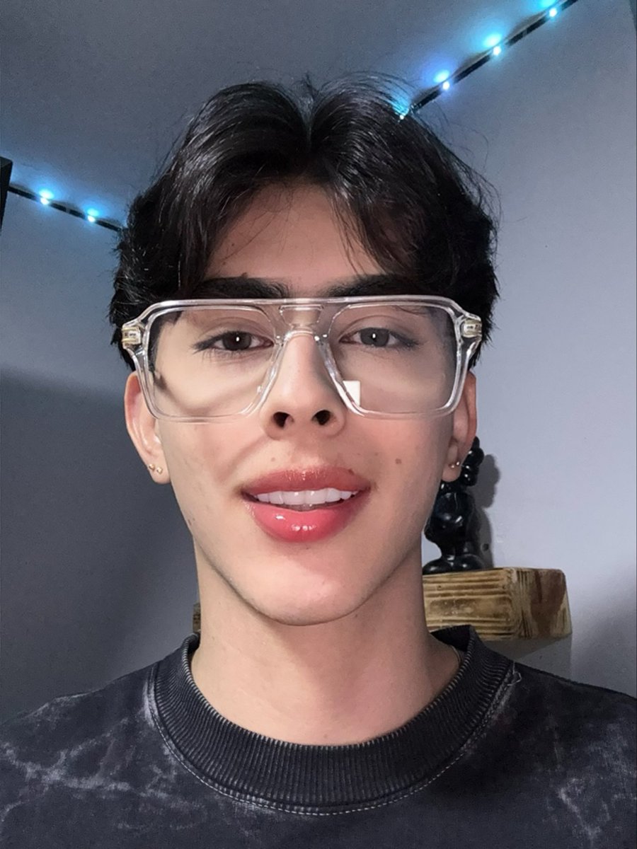 vasquez__001's tweet photo. 😘 https://t.co/KzTgCsEtXc