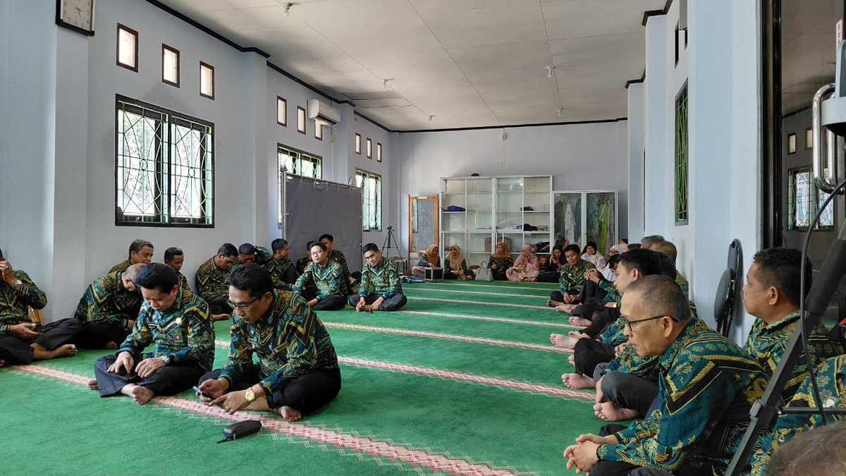 PTA_Palu's tweet photo. Tabe #SampesuvuPTA.Palu
Kamis, 24 September 2026

PTA Palu mengikuti Bimbingan Mental yang diisi oleh YM Hakim Tinggi, Ibu Dr. Dra. Hj. Nurbaya, M.H. dengan tema “Menjemput Damai dalam Syukur”

@Humas_MA
@MahkamahAgung
@DitjenBadilag
#ptapalunabelopura 
#ptapalusukseswbk https://t.co/tlqaUZaizr