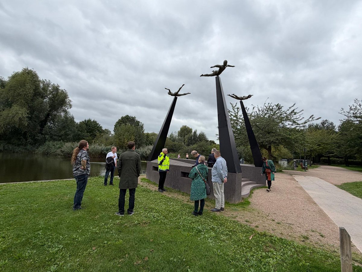 Griftpark2013's tweet photo. Monument voor tot slaafgemaakten Griftpark Utrecht. https://t.co/8rIkbX2vVT