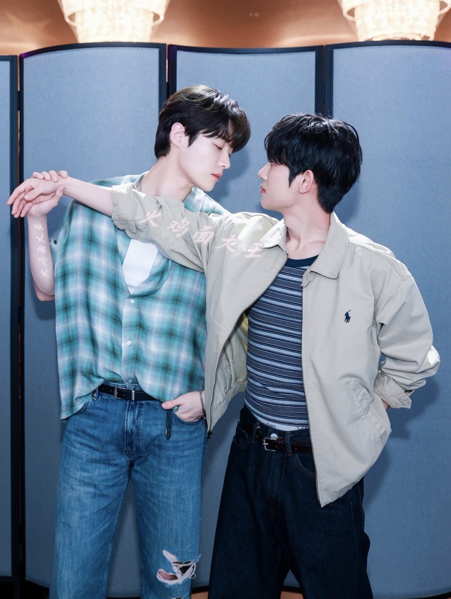 xiaours_'s tweet photo. I NEED THE TROUBLE MAKER COUPLE DANCE NEXT FM ITS GETTING SERIOUS https://t.co/k6hf0FELME