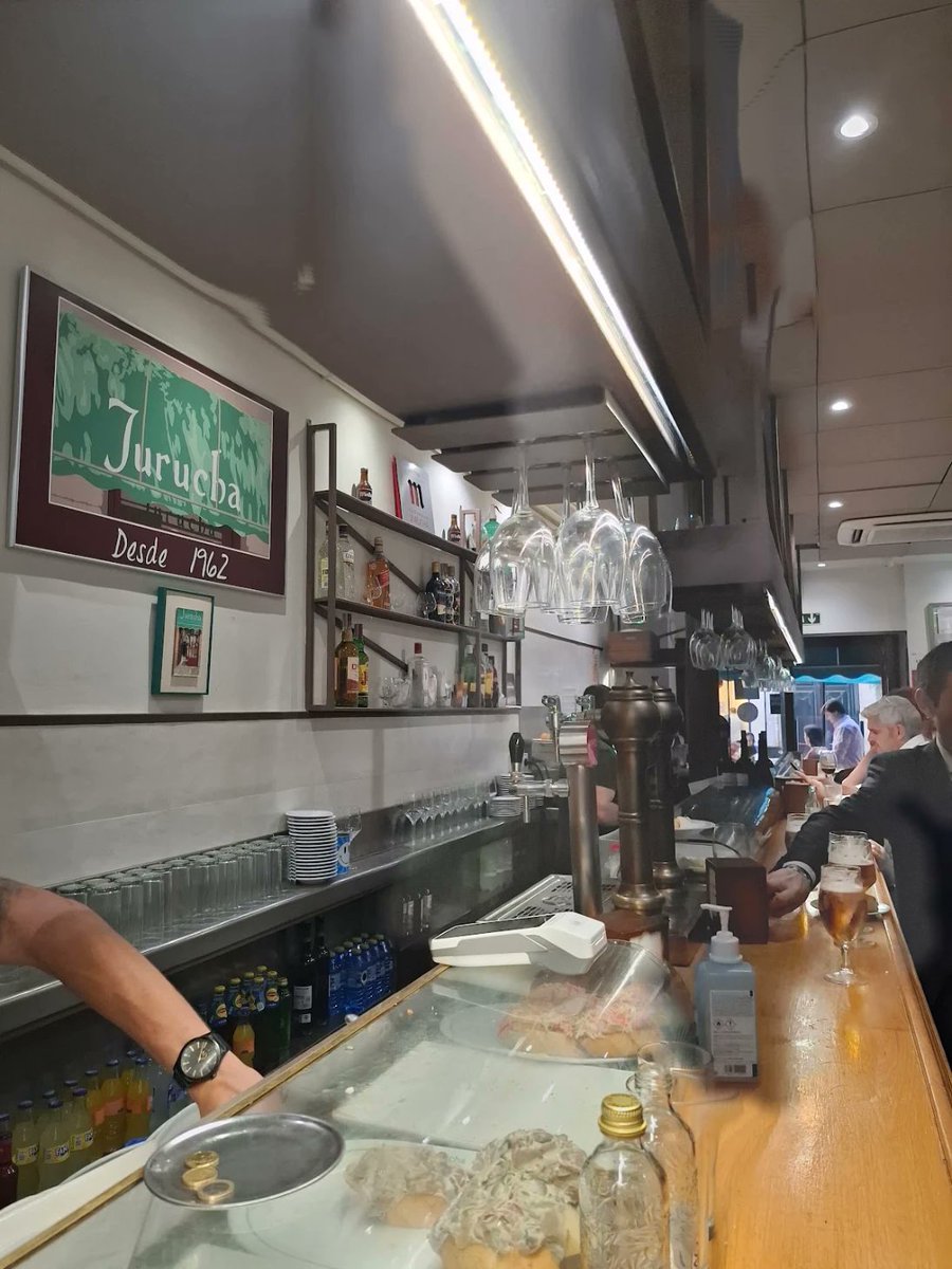 JuruchaBardetap's tweet photo. Finde, ya te estamos sintiendo. 👀🍻
La barra empieza a llamar, los pinchos ya están preparados y aquí nadie se hace el difícil.
📍 C/Ayala 19.
🔗 https://t.co/GrjEmThFXc
@madridsecanta @Albergue_Luarca @FoodRevMadrid
#bardetapas #bardepinchos #tabernamadrileña https://t.co/n3tZvVxfRr