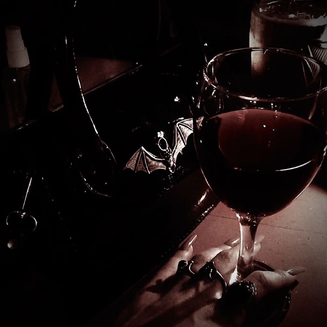 obxssesion's tweet photo. friend  .  request

name: Zarina.
height: 1.68.
age: 25 human age / 250 vampire age.
S. orientation: Heterosexual.
civil status: Single.
Zodiac sign: Sagittarius.
 fav color: dark red &amp; black.
Face: Giselle.
(+)Sleep, coffee, animals, Valorant, roblox, dbd, wine.

      ♡゚ dm. https://t.co/k5xk7hxnTo