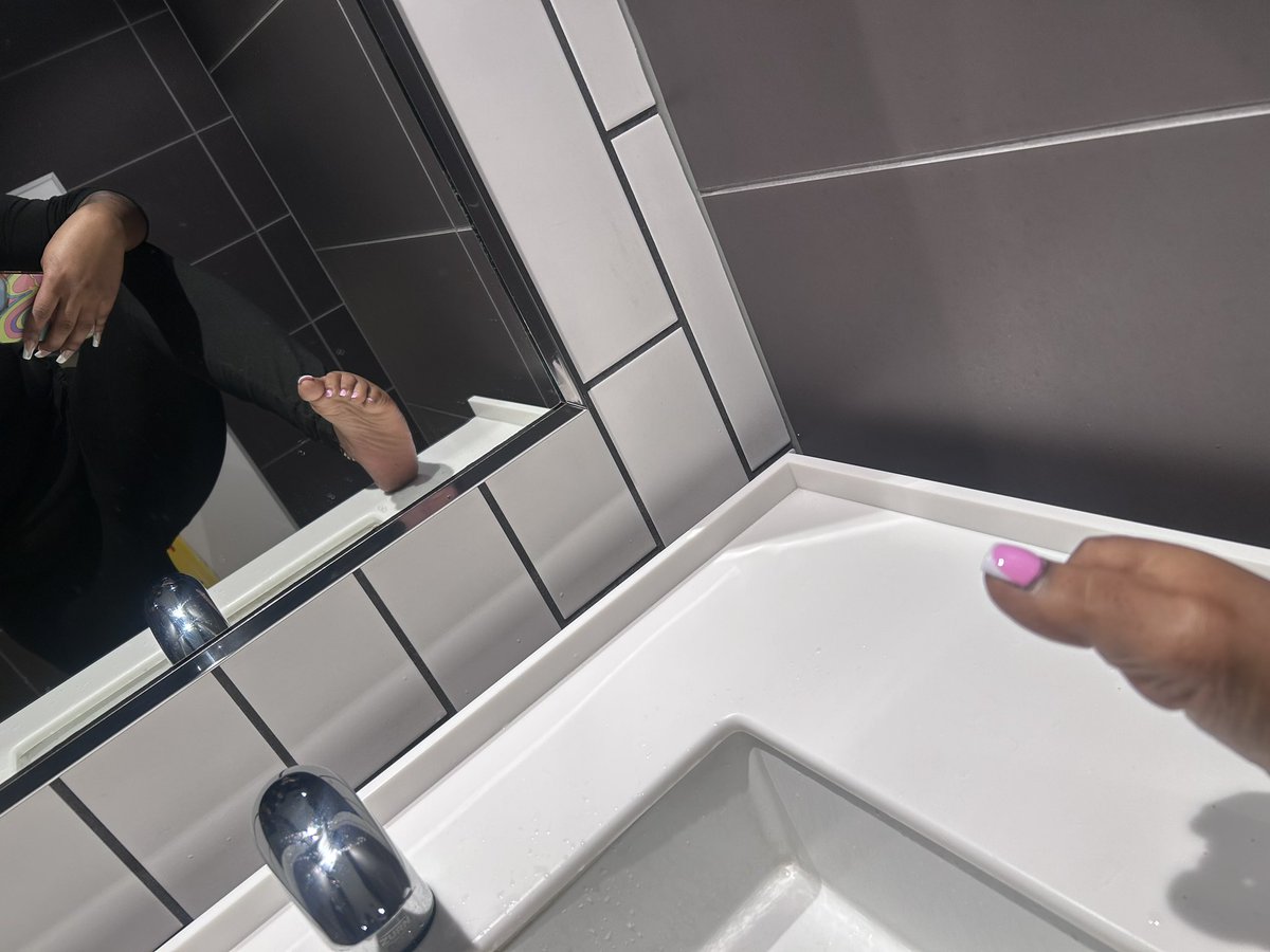 prettyftamour's tweet photo. At least they can wash their hands after lol. https://t.co/3SuJptAXdI