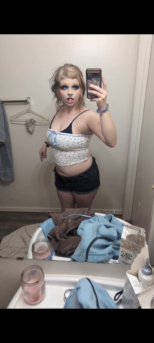 dirtypiggi's tweet photo. haii im a baby piggy looking for someone to control me dm me🥺🐽🍭🎀 https://t.co/XRtDKfix3Y