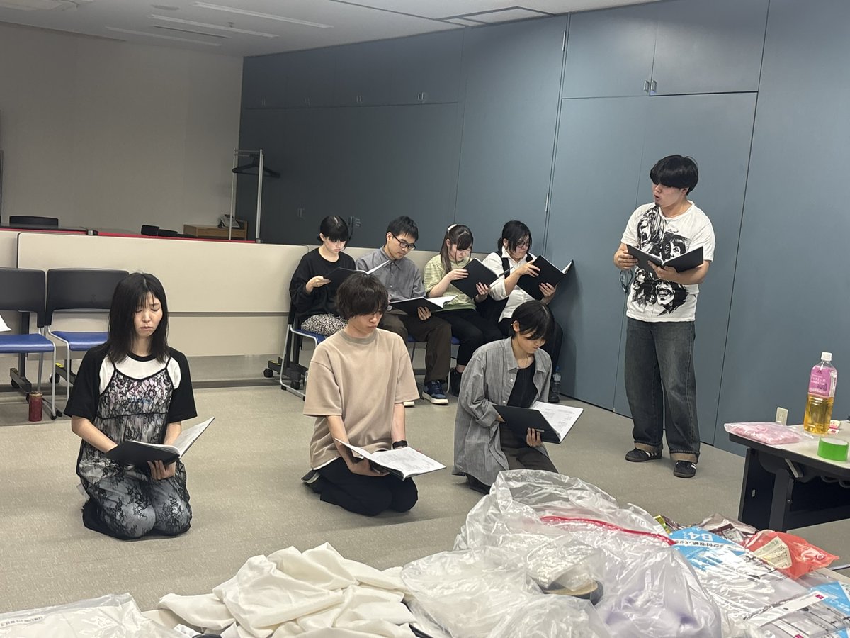 malibustage's tweet photo. 朗読劇「桜並木のアパート」

最終稽古してまいりました✨
��ちゃくちゃ良かったです
大切な人を思う気持ち、後悔、決意、
感情が溢れていました。

観ないともったいない、
そんな作品に仕上がりました🌈

GHOST ver.は
いよいよ本日開幕
本日はAチーム初日です。

お時間ございましたら
ぜひ会場へ足をお運びください。
#桜並木2026
https://t.co/gj1LUyemJN