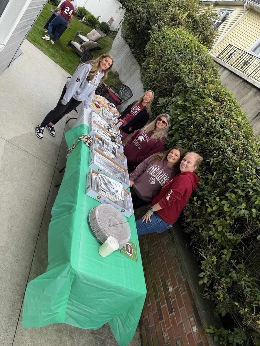 DematteoCoach's tweet photo. Huge thank you to all of our parents for hosting an AMAZING team-bonding feast! What a special night❤️🏈
so bummed I had to miss it, but Open House was calling! 😩 Thank you again!
See you all tomorrow night… ON THE ROAD! Let’s load the ship! 🚍💪
#LoadTheShip #WeTravel #Family https://t.co/tqZeahz5M5