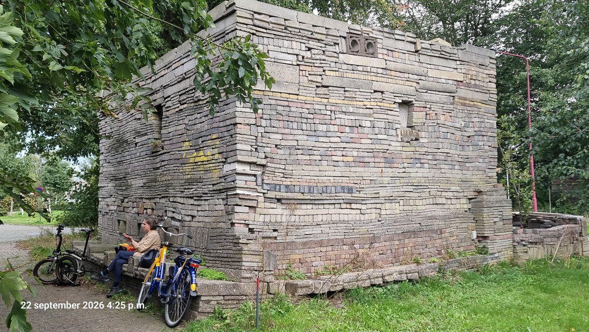 Griftpark2013's tweet photo. Eco kathedraal in Heerenveen, verbeterde versie De Groenkapel in Griftpark Stadsboerderij Griftsteede https://t.co/lukE0rYtnR