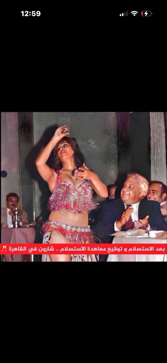 aziiz100's tweet photo. @wael_albattan المصاروه كيف استقبلوا شارون عندما كان
جنرال في الجيش الذي فشخهم🤣🤣🤣 https://t.co/DLEinxH2cI
