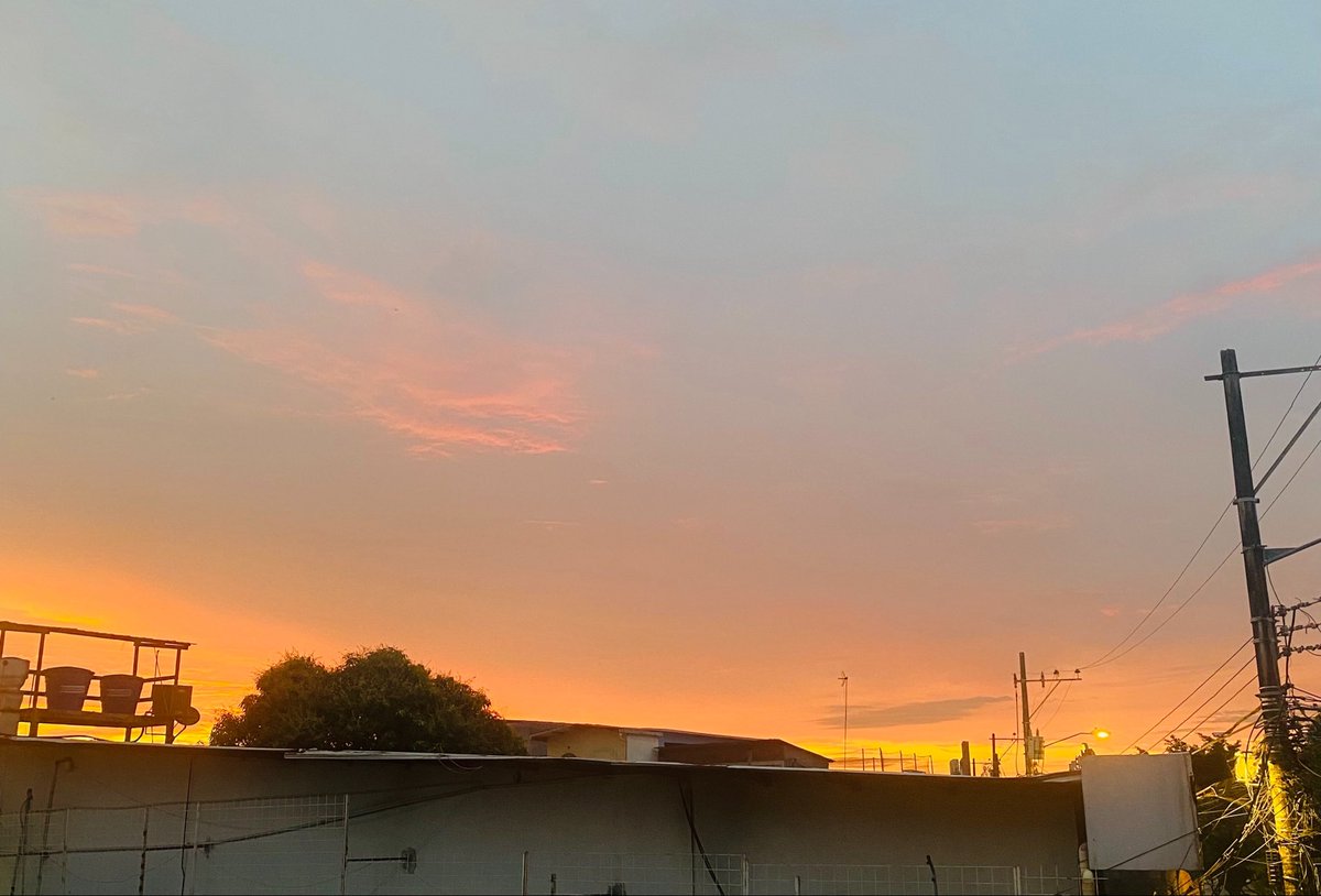 DarkPhoenixNoir's tweet photo. Hoy Guayaquil tiene un atardecer lindísimo. https://t.co/xqeimGhyPx