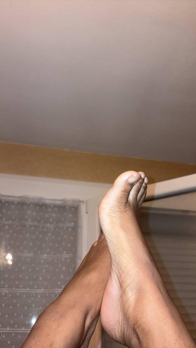 reinejosephine's tweet photo. Mes pieds, ils t’excitent. 

Je te vois lécher l’écran. 

Viens DM pendant qu’il en est encore temps, avant qu’un autre profite à ta place plus rapidement! 👸🏾💋

#ATM #moneyslave #soumis
#domina #feetworship #réel
#findom #feetworship #cam #sub
#cashmeet #DAB #blackmail https://t.co/8Jg2mZ4mlD