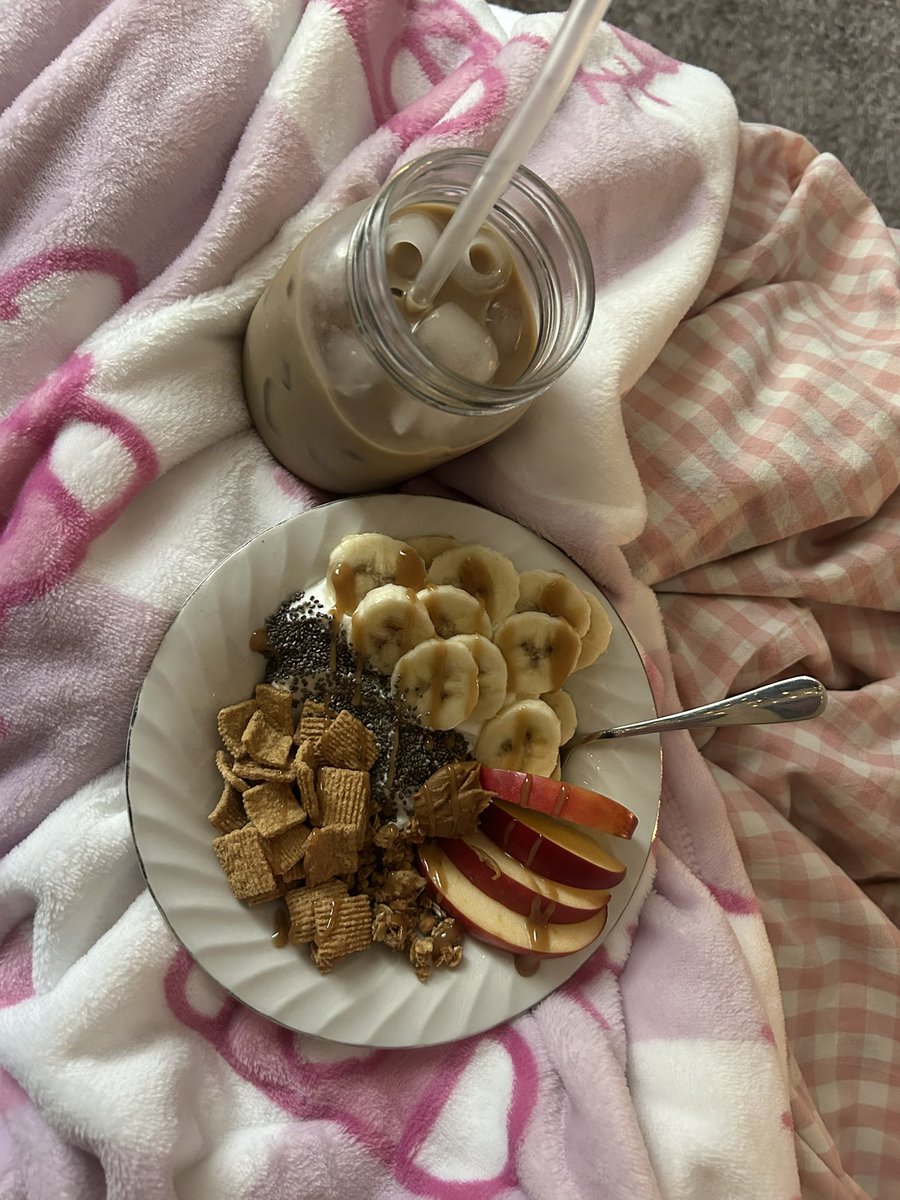 starvwinter's tweet photo. Wieiad!!

Coffee- 130 cal
Yogurt- 259 cal
Coffee- 40 cal (didn’t finish it)
Chicken tacos- 177 cal
More coffee😭 (wasn’t able to measure) ~150 cal

Total: 756 cal
#edrtwt #wieiad #edtwt #ricecaketwt #thinspo #mealspo https://t.co/U2lc2LeYWQ