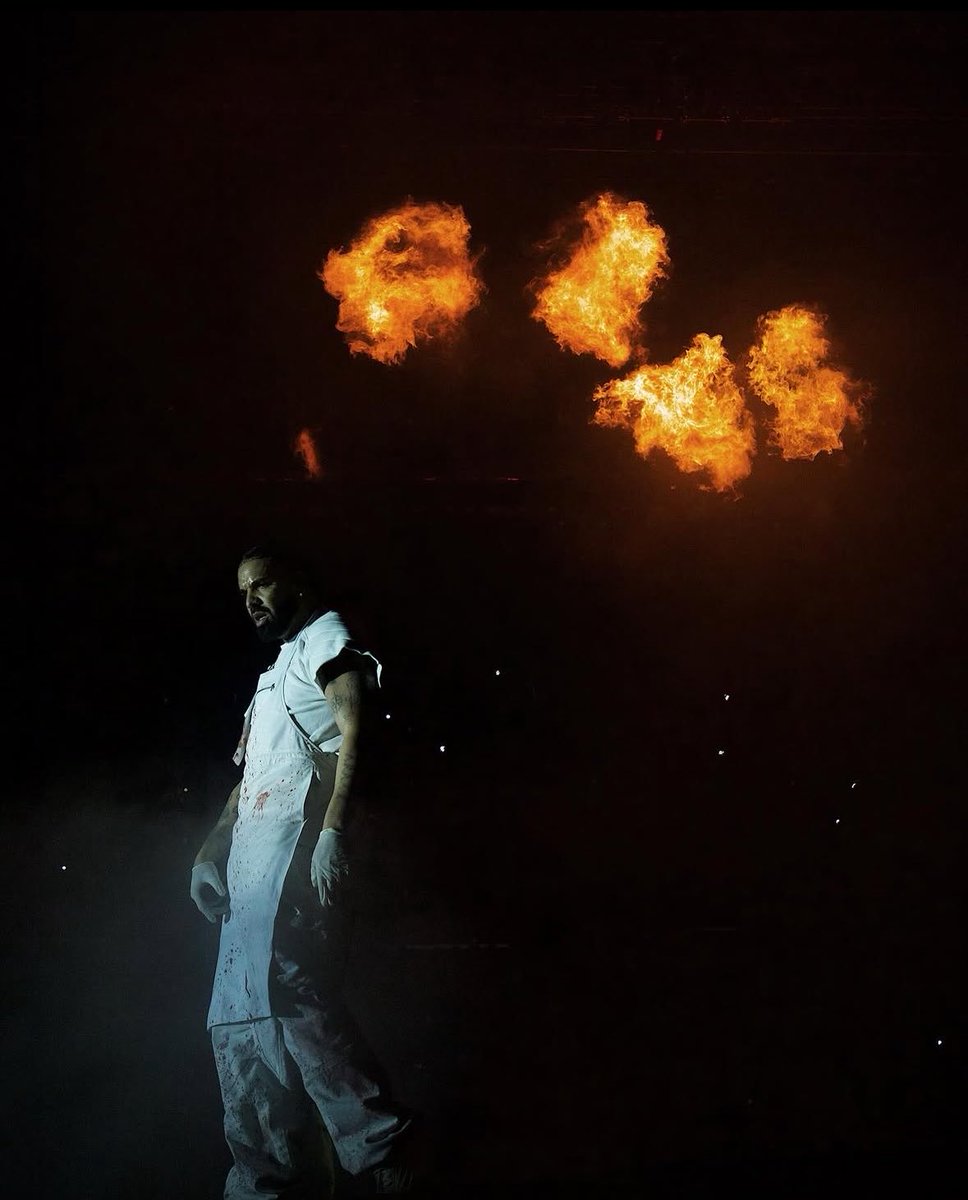 coolmike00's tweet photo. Drake still holds the record for the highest-grossing North American hip-hop tour ever 🤯🔥

$320.5 MILLION, 1.3M tickets sold across 80 shows (It’s All a Blur Tour). He’s also one of only 4 rappers with a 100% sold-out tours… GREATEST RAPPER OF ALL TIME 🔥 https://t.co/S9U1y0w9MP