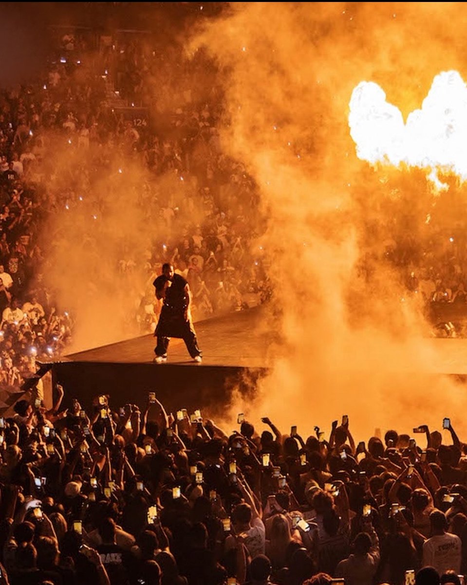 coolmike00's tweet photo. Drake still holds the record for the highest-grossing North American hip-hop tour ever 🤯🔥

$320.5 MILLION, 1.3M tickets sold across 80 shows (It’s All a Blur Tour). He’s also one of only 4 rappers with a 100% sold-out tours… GREATEST RAPPER OF ALL TIME 🔥 https://t.co/S9U1y0w9MP