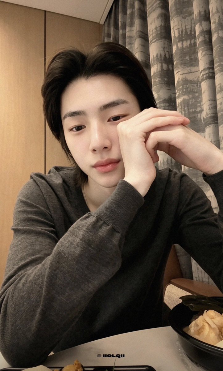 keonhoonaegi's tweet photo. sniper                                        wifey
   sniper                                        wifey
      sniper                                        wifey
         sniper                                        wifey https://t.co/Oc2BRbdLPf