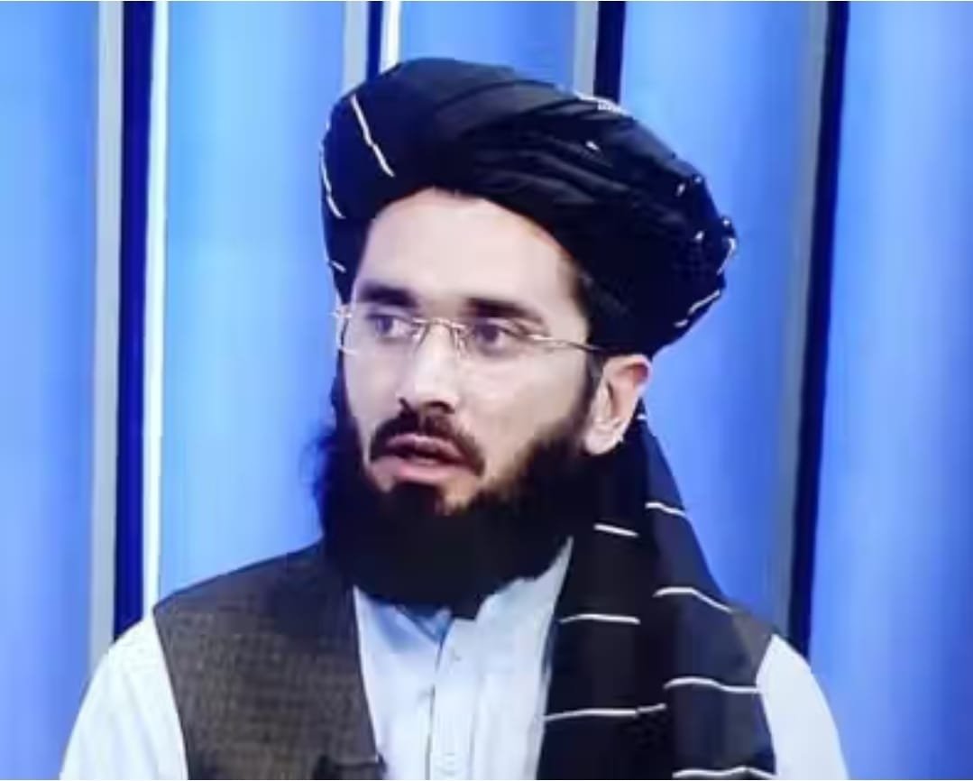 qbir5556's tweet photo. قاري سعید خوستی:
پاکستانی پوځي رژیم افغانستان کې د ملکي وګړو د نښه کولو له امله په نړیواله کچه ذلیل او شرمنده شوی دی.

نوموړي زیاته کړې، پوځي رژیم د دې لپاره چې خپل ذلالت پټ کړي، بې بنسټه ادعاوې کوي او غواړي دغه بریدونه توجیه کړي. https://t.co/TRRVyKzJq4