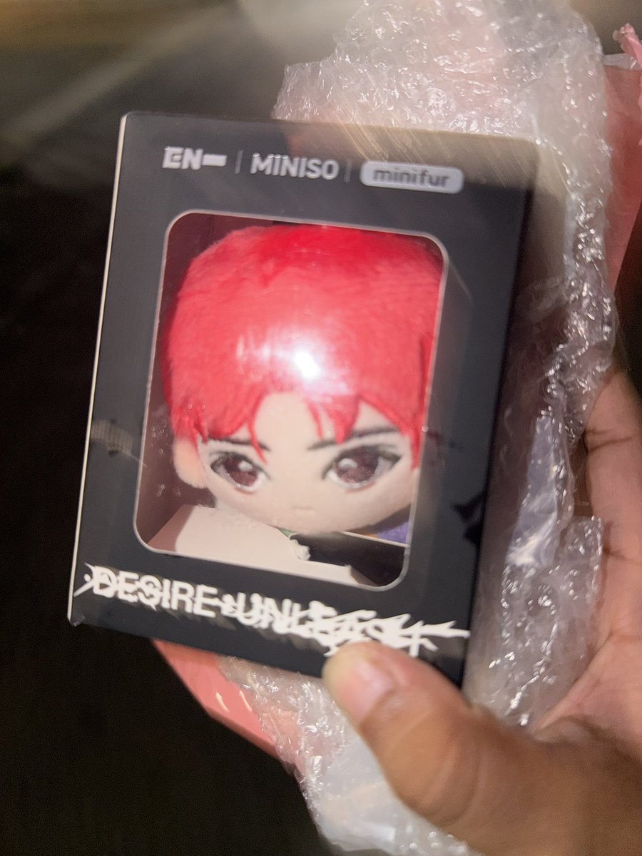 evxnjeans's tweet photo. i forgot to tell yall,,, look at the new addition to me heeseung collection~ 🥹♥️ https://t.co/zbKKI0buBQ