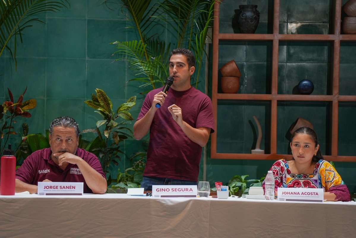 GinoSeguraV's tweet photo. Me reuní con consejeras y consejeros estatales de Morena Quintana Roo para refrendar la unidad de nuestro Movimiento y trazar juntos la ruta de trabajo que sigue.

Tenemos una meta clara: fortalecer nuestra organización desde cada sección, con más territorio, más participación y más unidad.

*Dirigido a la militancia de MORENA.