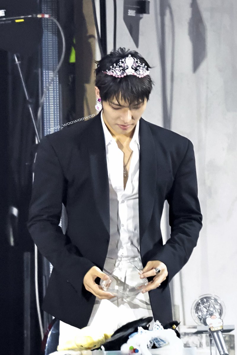 mngggi's tweet photo. this is a top tier photo of mingi like it perfect encapsulates him https://t.co/t7q5QSGOrF