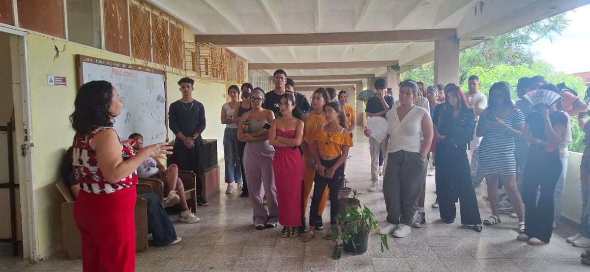 alinagv17's tweet photo. Semana de Prevención de Drogas en la @UniversidaddeLasTunas
La Carrera de #LenguasExtranjeras desarrolló la charla educativa:
🔵 “Tiempos peligrosos” 🔵
A cargo de la Dra. Maidé González Cruz https://t.co/rme25xtgwV