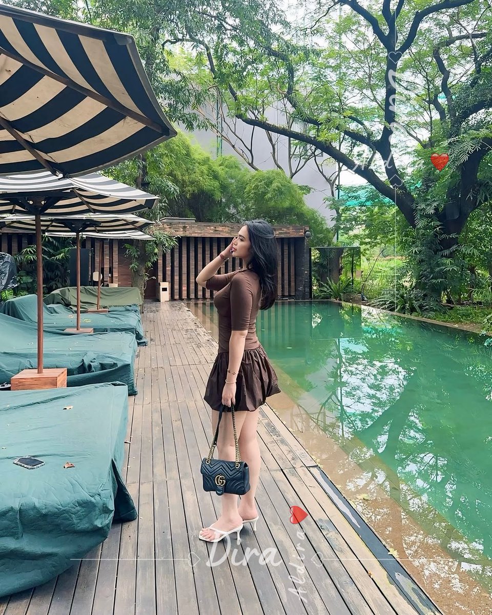 veriaxns's tweet photo. Kecantikan sejati itu nggak pernah teriak buat cari perhatian. Dia hadir lewat gestur sederhana, cara bicara yang sopan, dan rasa percaya diri yang tenang 🏝

Hallo Surabaya Tunjungan🤎

#availsurabaya ~ #exposurabaya https://t.co/7xIaHatYFD