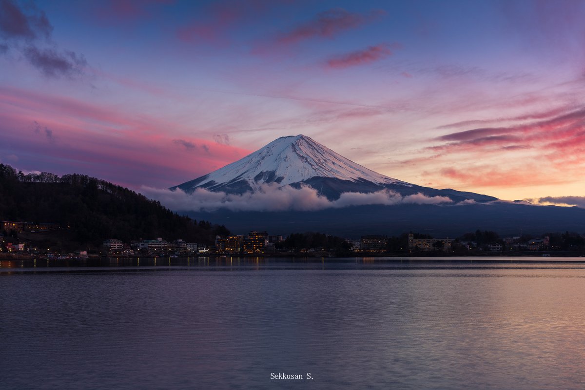 sekkusanphoto's tweet photo. 富士山
ขอแนะนำสถานที่ถ่ายภาพภูเขาไฟฟูจิ

Lake Kawaguchi
แนะนำแสงเช้าและช่วงบ่ายแก่ ๆ เพราะตอนสายถึงบ่ายแสงจะแข็ง
Time: Early morning or late afternoon
Maps: https://t.co/LSkujv50C0 https://t.co/2JQd7mE9nD