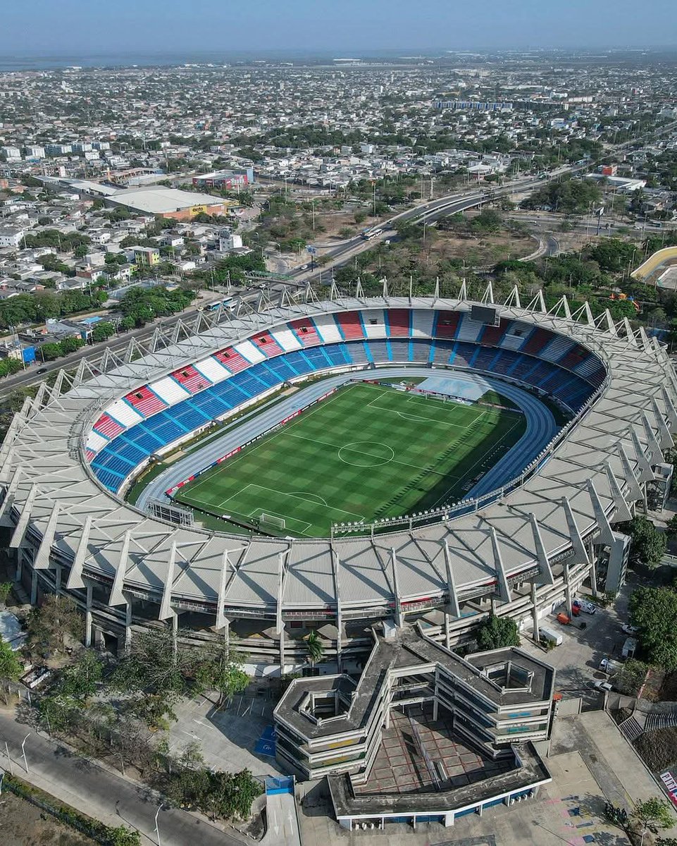 GMDLHM's tweet photo. Cómo ha ido evolucionando el Metropolitano Roberto Meléndez 🏟️😍 https://t.co/OoUHhvlfZC