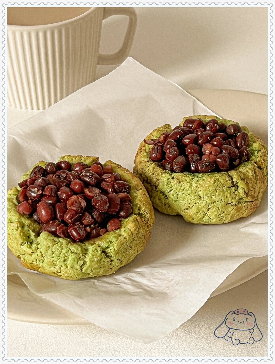 DaynaWindhb0bk's tweet photo. Just grabbed a steaming matcha red bean scone, still warm from the oven. Perfect little Tuesday pick-me-up!， https://t.co/naUCskXqvn