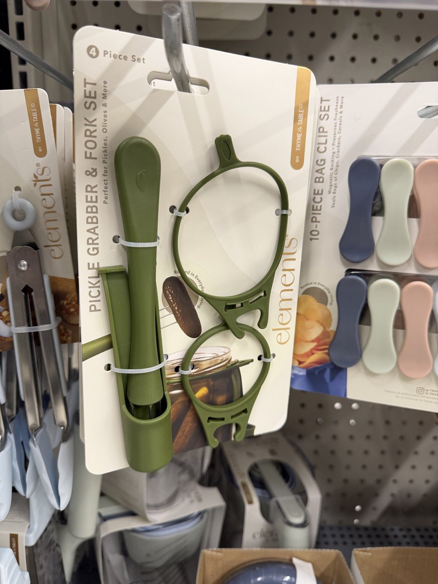 furious_frog's tweet photo. better watch out, ive gor a pickle grabber https://t.co/aA79nHQyZH