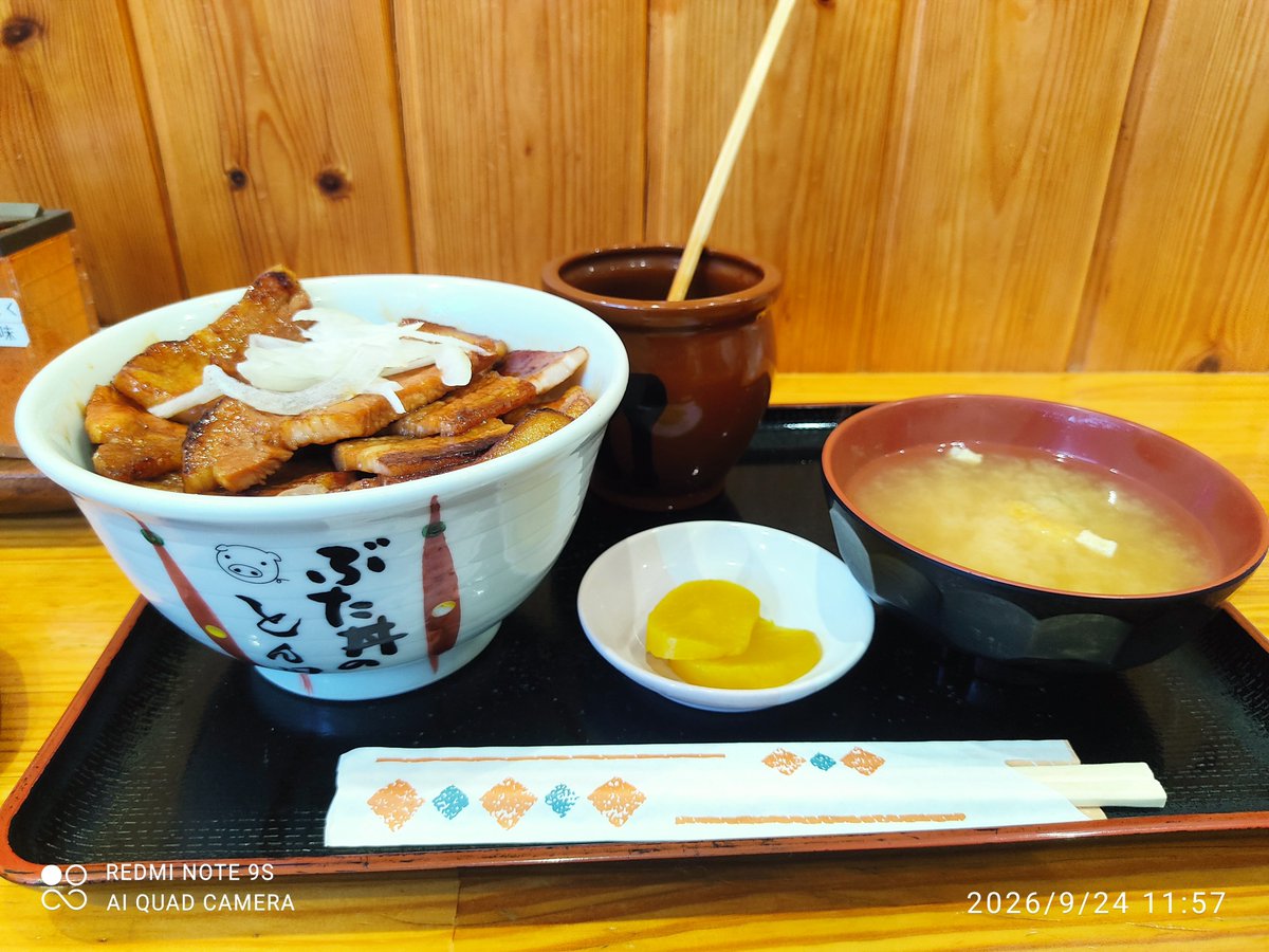 finalfunboy's tweet photo. きのうの昼は帯広の「とん田」

帯広周辺の豚丼激戦区で
ぱんちょう、とん田、音更町の方のかしわに行ったが…

結論、とん田がいちばん美味かったです😭😋

かしわ(音更町の)は鰻の蒲焼きのタレそのものなので豚丼らしさという点で🐷とん田かな？

 #北海道 https://t.co/W1BQ6QdUxA