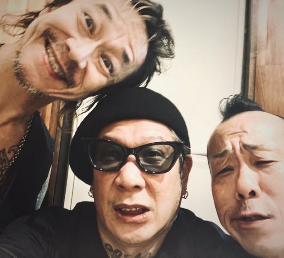 HACHABEE1's tweet photo. チバのバックで叩いたトリオだ❤️ https://t.co/UxVgLXp39C
