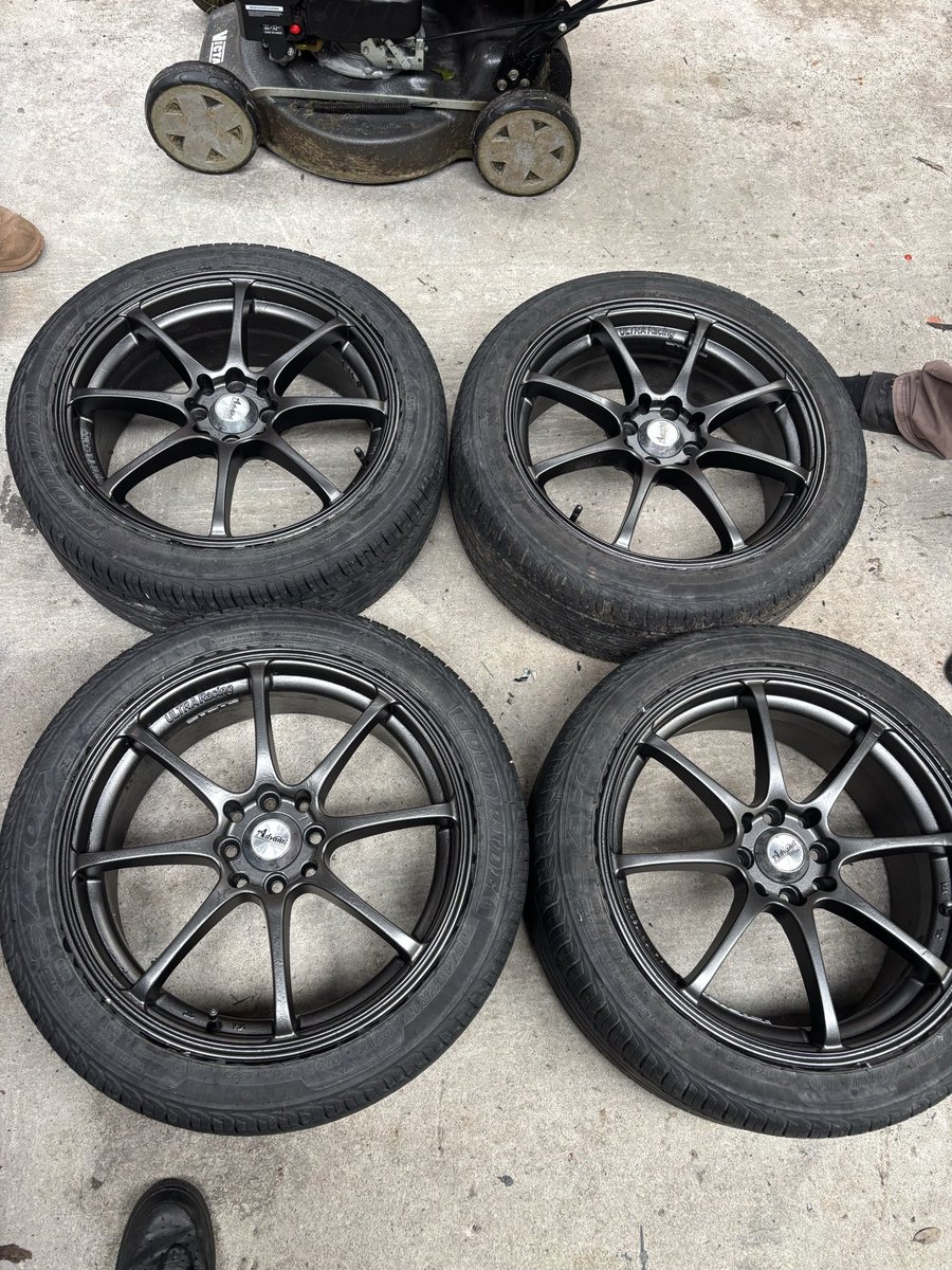 Jackknzl's tweet photo. @BraidGNx1 they are a $1600 Set of wheels not a  5000 dollar set, as if I would buy advanti reps you have no idea what your talking about look at the hubcaps idiot 🤣 https://t.co/Alb6hfernW