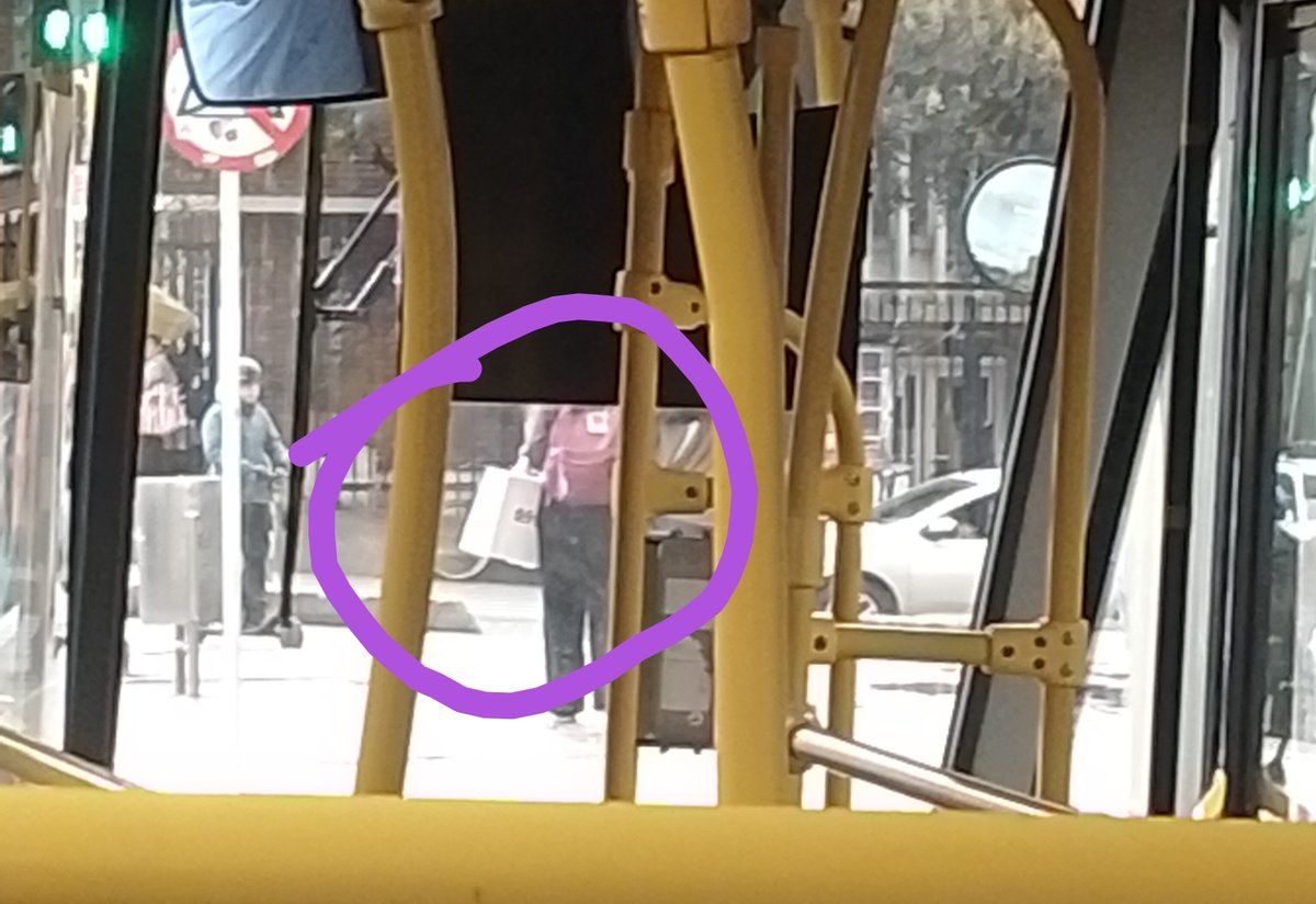Nickomin07's tweet photo. A donde vaya Chucky (army) me encontrará JAJAJJAAJJAJAJAJJAJAJA me da curiosidad q llevará ahí? q compró? Cómo fue su experiencia? Amoo encontrarme moradas en la calle💜 https://t.co/I9Ur8gzKCO