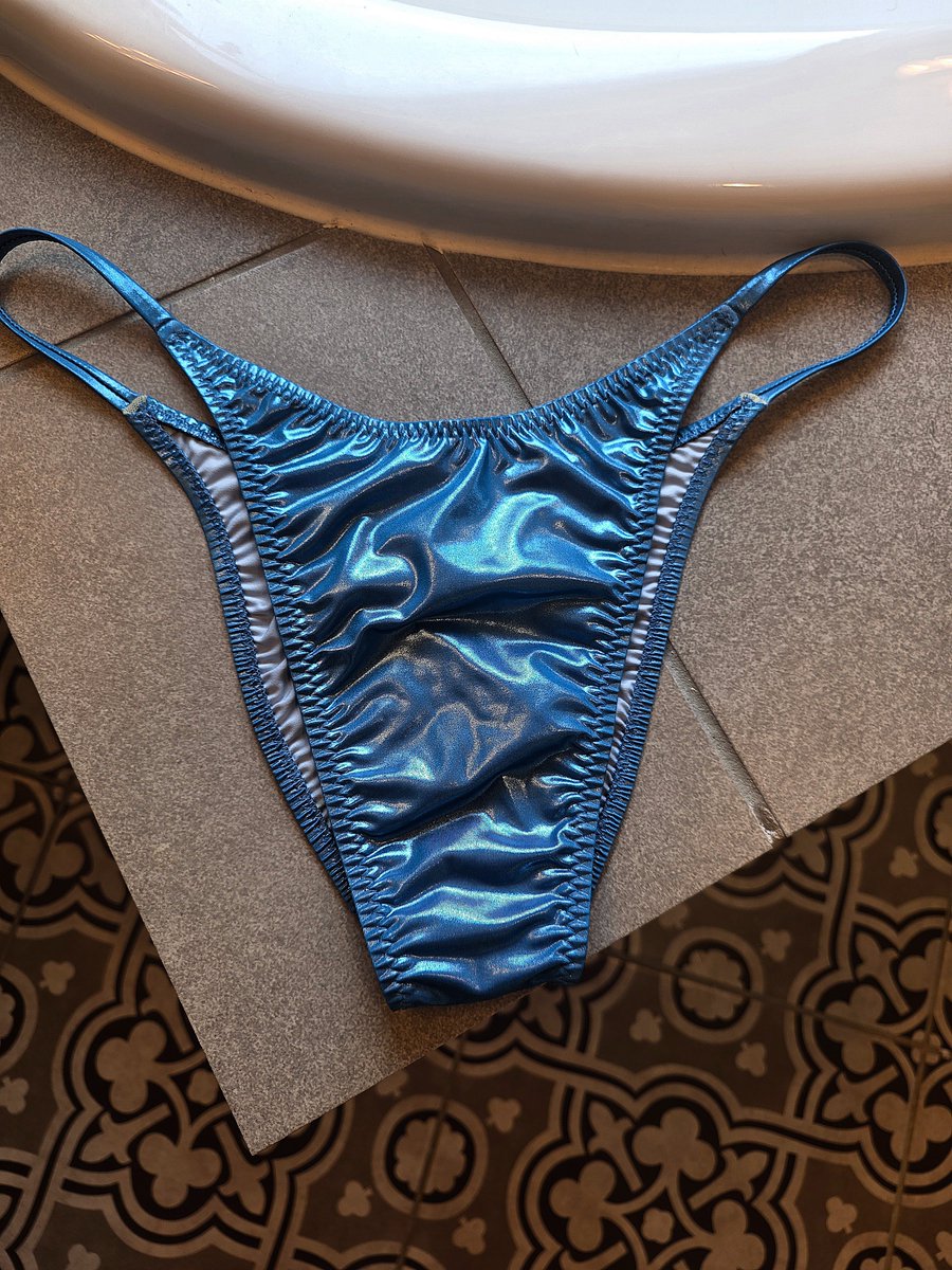 thewayne1212's tweet photo. You can really see why this @SkinzSwimwear m66 micro brief has trouble fitting my big cheeks. The rear coverage is cut even smaller than the front pouch. #manties #thonging #malepanties #pegging https://t.co/tDQnIVLhUY
