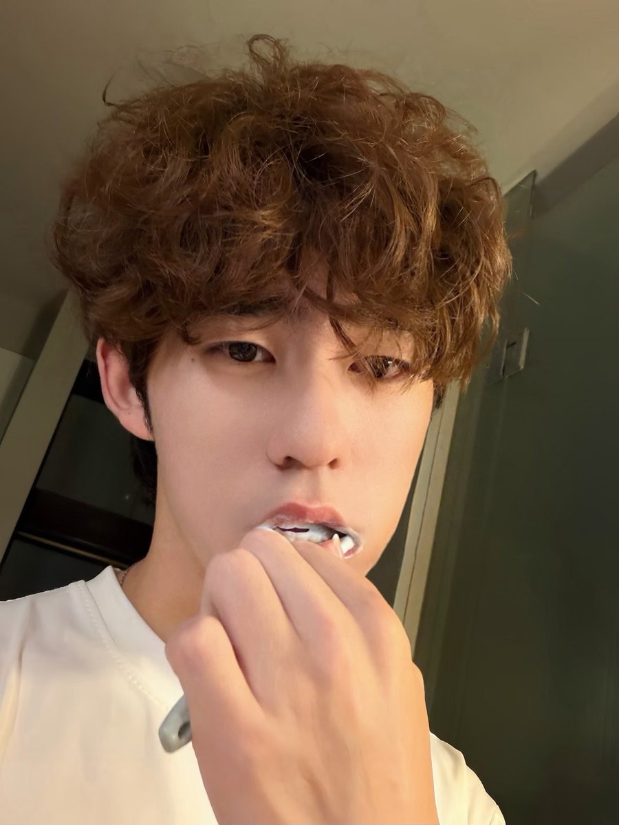 KKX0714's tweet photo. 叫哥哥 https://t.co/jsFXccDk3d