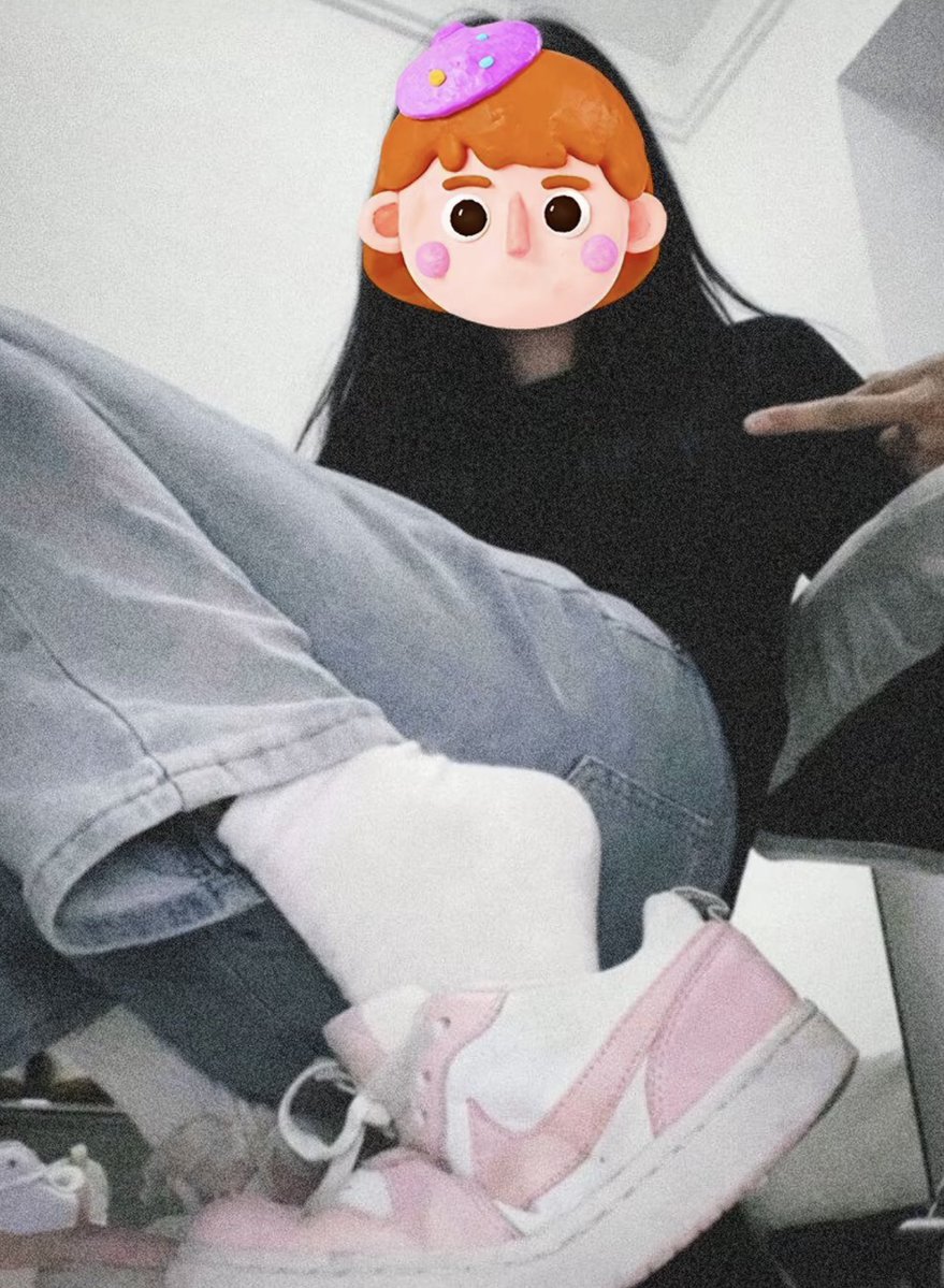 Ya5lluz's tweet photo. 看够了吗？给妈妈舔干净！
#女高 #atm奴 #榨金 #贡奴 #臭脚 https://t.co/jKabzsGfOB