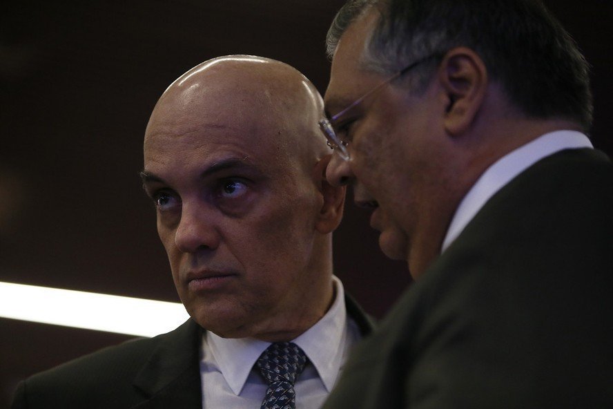 _StephenM1's tweet photo. 🔴BREAKING NEWS: According to behind-the-scenes sources, STF ministers are apprehensive about a possible victory for Flávio Bolsonaro. They assess that an eventual victory would lead to the impeachment of ministers.
Follow @_StephenM1 https://t.co/b4bu7ihJk3