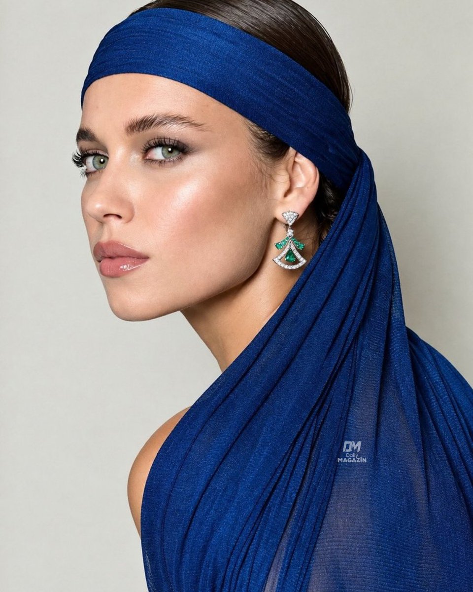daily_magazin's tweet photo. Afra Saraçoğlu'nun bvlgari görünümü büyüledi. https://t.co/SAflXrQQqE