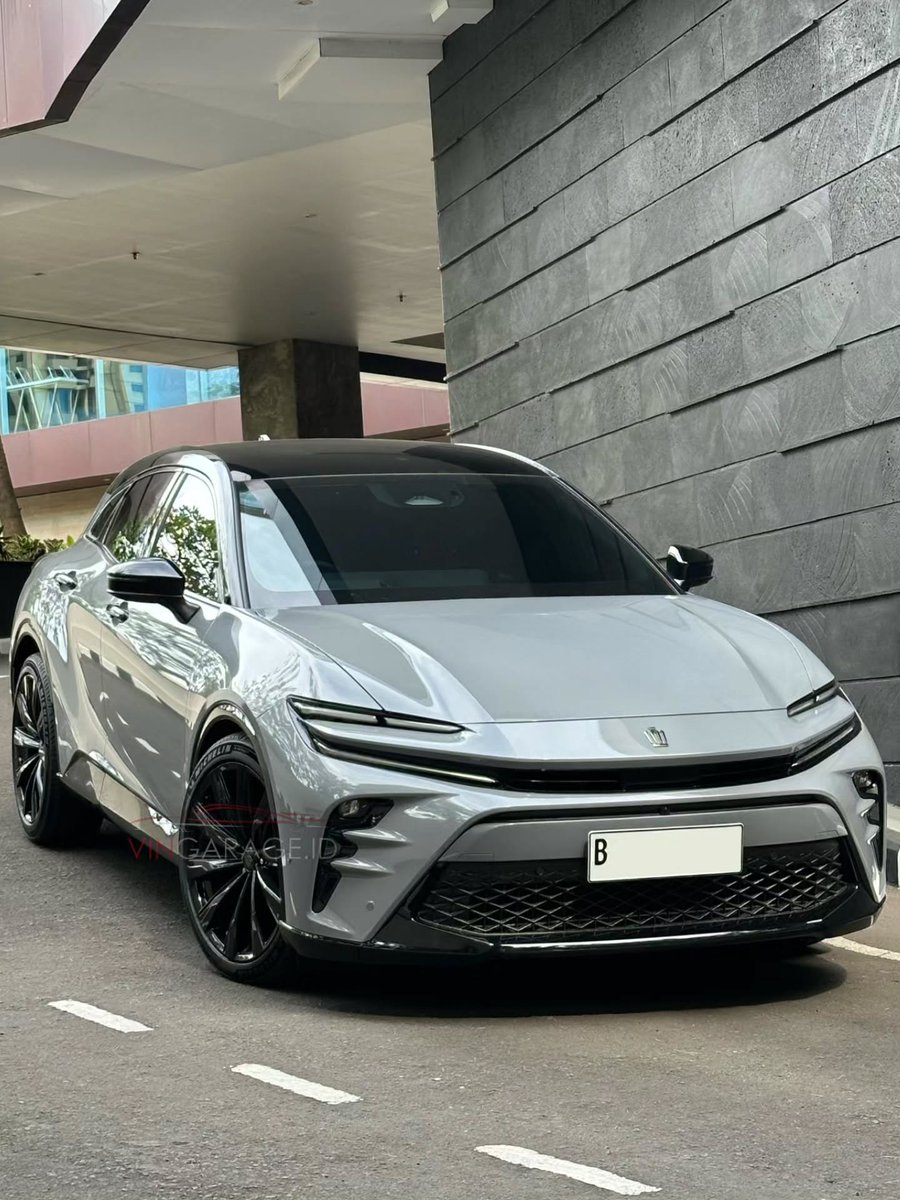 nocarcontext's tweet photo. oyota Crown Sport SUV CBU 🩶🩶 https://t.co/JJva9frG9q