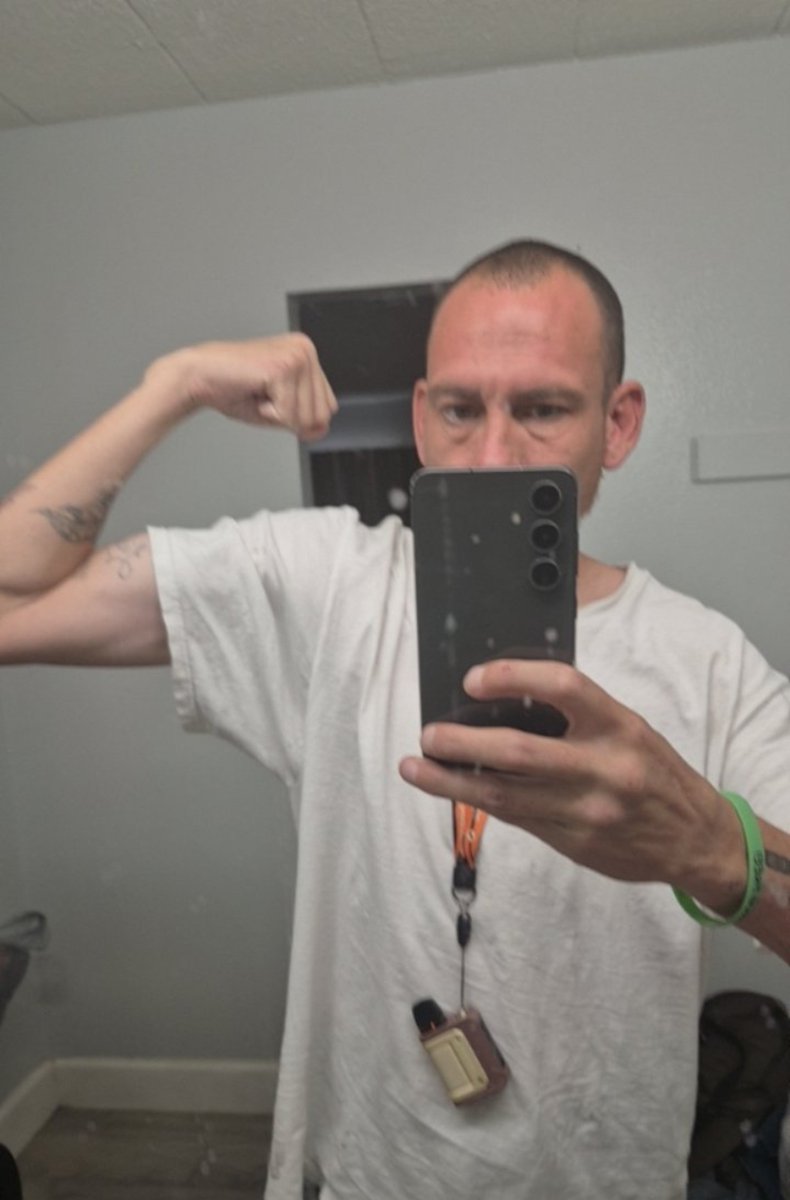 903__BASTARD's tweet photo. How do I look https://t.co/ft0OuqKiXE