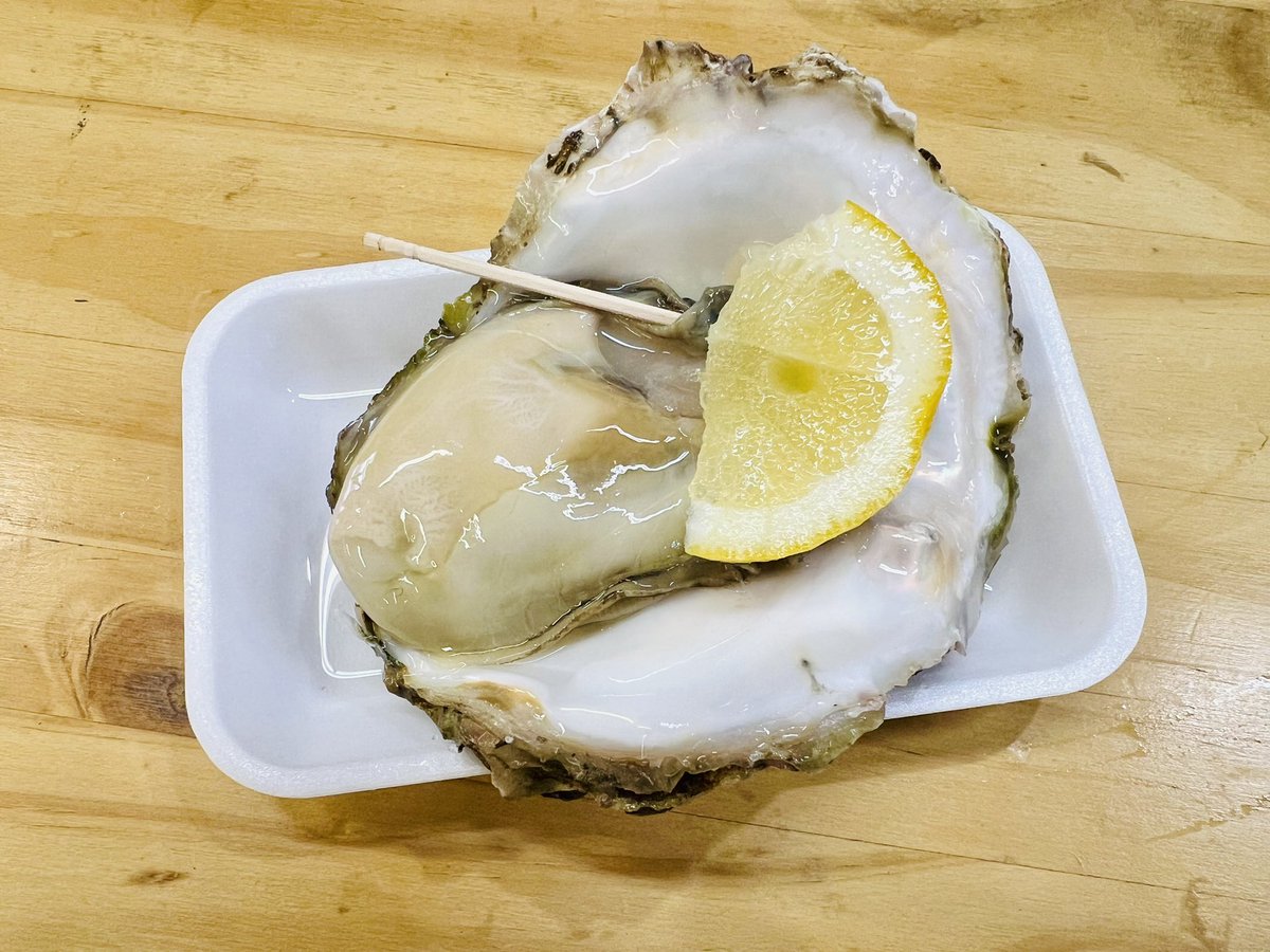 daiki380LP's tweet photo. 塩釜仲卸市場にて、銀たら西京焼きと岩牡蠣🦪 https://t.co/pDMa1jagwG