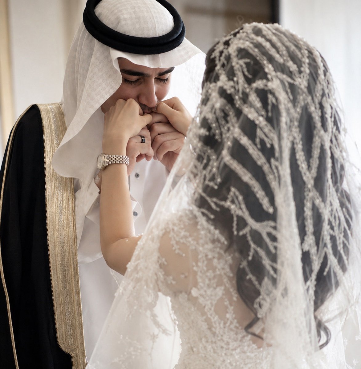 ash57189's tweet photo. وقرّب لي يا الله من يحبني بفعله لا بقوله، ويراني بقلبه لا بعينه، ومن يعمل جاهدًا ليراني أبتسم ..♥️

#بوح_آخر_الليل https://t.co/6KAtdqSlt9