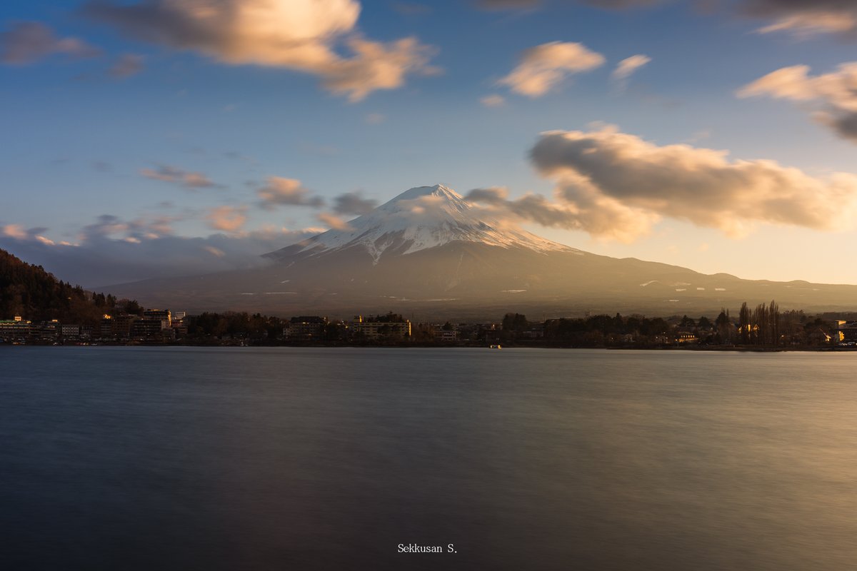 sekkusanphoto's tweet photo. 富士山
ขอแนะนำสถานที่ถ่ายภาพภูเขาไฟฟูจิ

Lake Kawaguchi
แนะนำแสงเช้าและช่วงบ่ายแก่ ๆ เพราะตอนสายถึงบ่ายแสงจะแข็ง
Time: Early morning or late afternoon
Maps: https://t.co/LSkujv50C0 https://t.co/2JQd7mE9nD