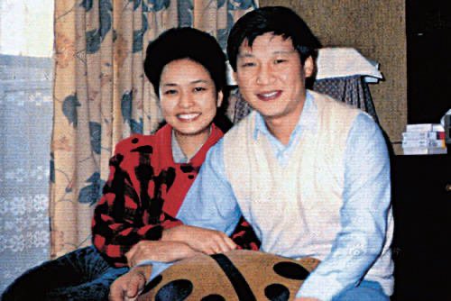 Cindy69996723's tweet photo. 很多老百姓被“深层政府”长期带着把矛头对准 #习近平。

经过这些年的舆论灌输，越来越多人坚信：今天 #中国经济 不好，所有问题都只是习近平一个人的责任。

💥而最乐于看到这一幕的，恰恰是那些 #中共盗国贼集团：江！曾！王！朱！………

只要 #老百姓 一直盯着习近平——这个被中共盗国集团立起来的靶子，就不会去追问更深层的利益、权力与制度问题。

转移视线再次成功。
分化再次成功。
奴役再次成功。

如果习被中共盗国集团灭掉，会有什么后果，自行脑补吧。

💥习有能力灭共！而灭共就是自救！

#TAKEDOWNTHECCP