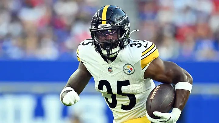 DonChed54's tweet photo. #Steelers reporter @FarabaughFB thinks preseason darling Lew Nichols will get a helmet on Sunday against the Bengals due to Rico Dowdle's injury. 👀 https://t.co/AFuOI7w7kW