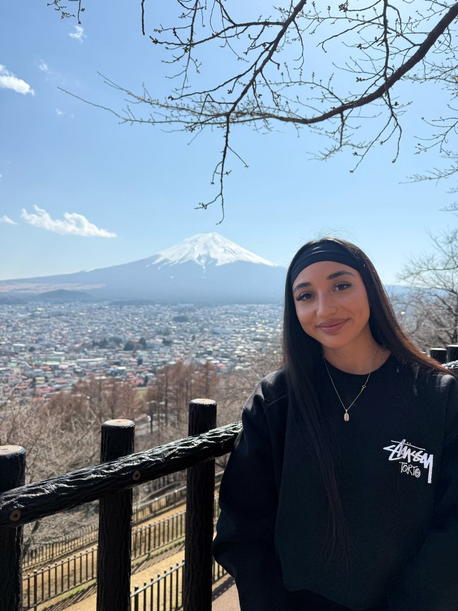 _melissacastle's tweet photo. Me in Japan 🇯🇵 !!!! https://t.co/HifsCIusCb
