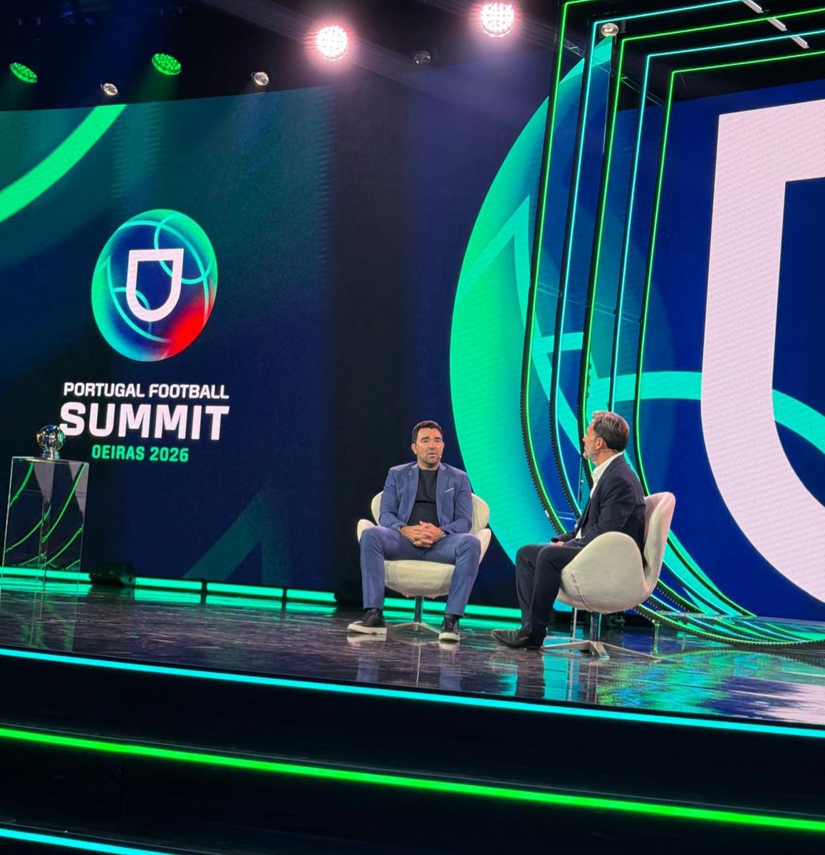 Deco20oficial's tweet photo. 🇵🇹 Portugal Football Summit ⚽️ 

▪︎ Honrado por participar mais uma vez de um Painel no evento Portugal Football Summit(2026).
Parabéns à FPF e ao Presidente Pedro Proença pela excelência do evento, e pela importância de debater temas sobre o futuro do nosso futebol.
Seguimos! https://t.co/mKWzIhWsRc