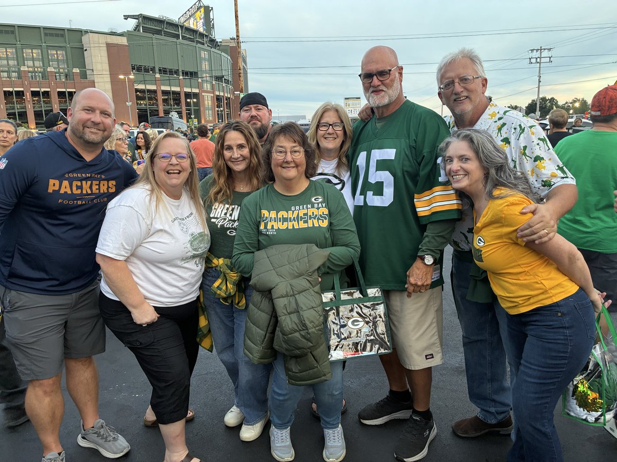 JodiKay321's tweet photo. #getloudlambeau https://t.co/6acMiTAy4J