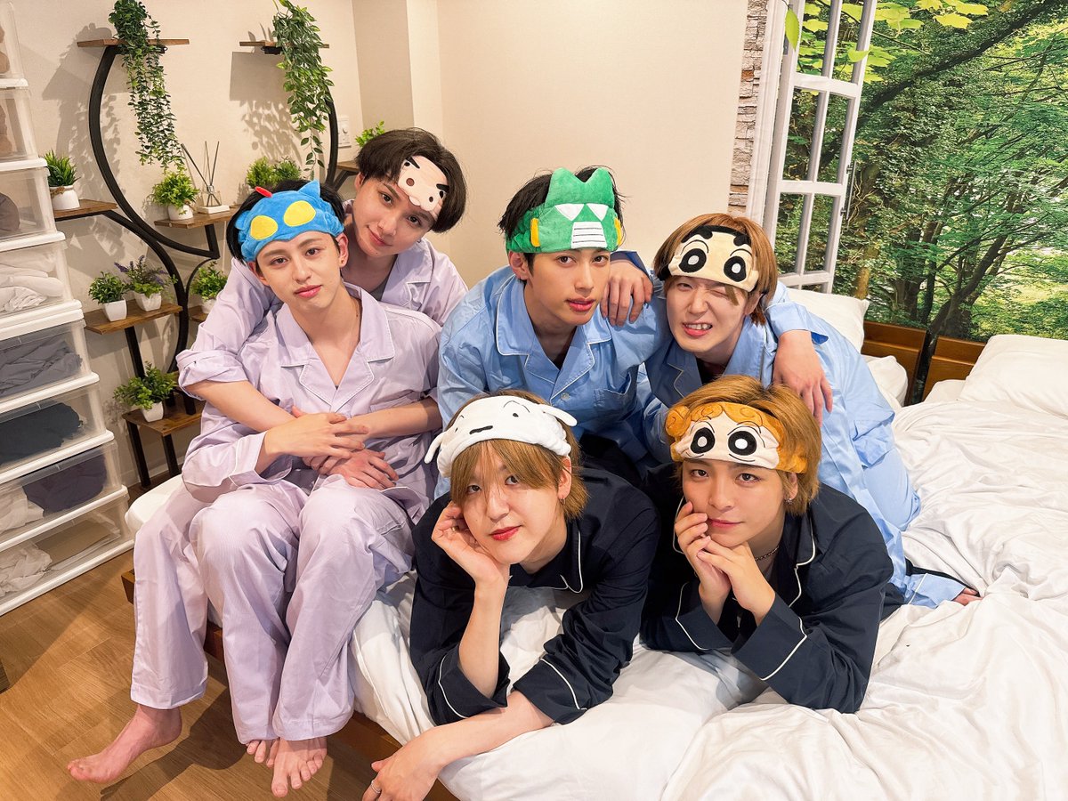 PARIPARI_info's tweet photo. 『PARTY PARTY ねむくなるまで、いっしょ♡』モーニング編ありがとうございました☀️🥂

🪇アーカイブ🪇
https://t.co/pUgiThjjOs

今日も元気に、いってらっしゃい！☀️

#パリパリお泊まり配信 https://t.co/gPUYqLDmk6
